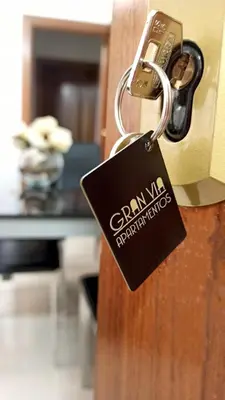 Certificado, premio, señal o documento que está expuesto en Apartamentos Gran Via