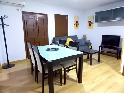 Una televisión o centro de entretenimiento en Apartamentos Capuchinas