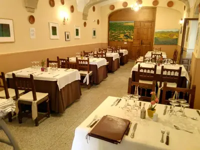 Un restaurante o sitio para comer en Hostal Meson la Cadena