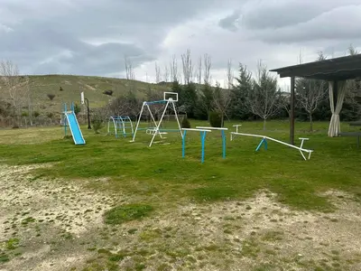 Zona de juegos infantil en Vivienda de uso turístico La Vega de Vita