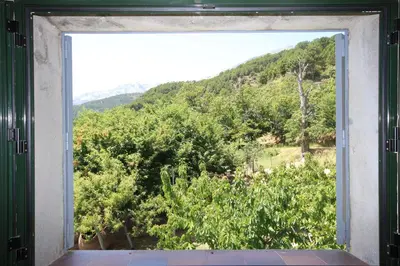 Vista general de una montaña o vista desde la casa o chalet