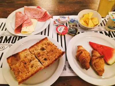 Comida en o cerca de este hostal o pensión