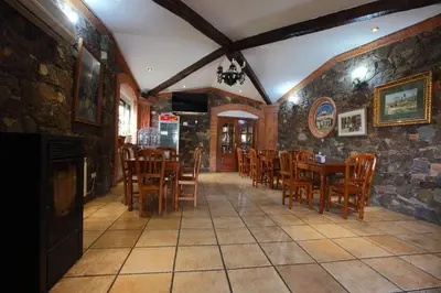 Un restaurante o sitio para comer en Hostal San Blas