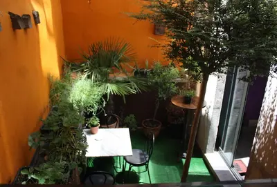 Jardín al aire libre en Albergue Revolutum Hostel