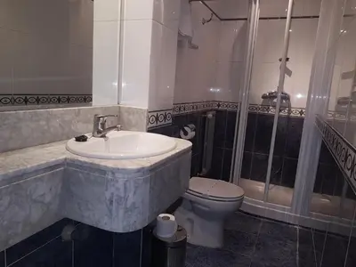 Un baño de Hotel Castellano I