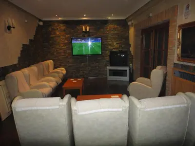 Una televisión o centro de entretenimiento en Hostal Real