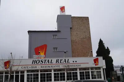 Edificio en el que se encuentra el hostal o pensión