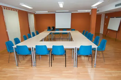 Zona business o sala de conferencias en AHC Hoteles