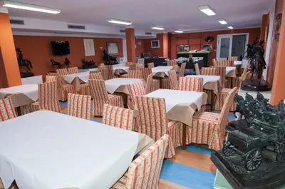 Un restaurante o sitio para comer en AHC Hoteles