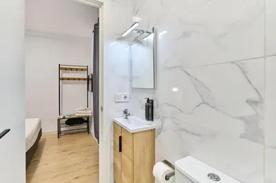 Un baño de Hostal Carmen by gaiarooms