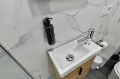 Un baño de Hostal Carmen by gaiarooms