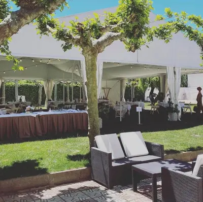 Un restaurante o sitio para comer en Emperatriz III