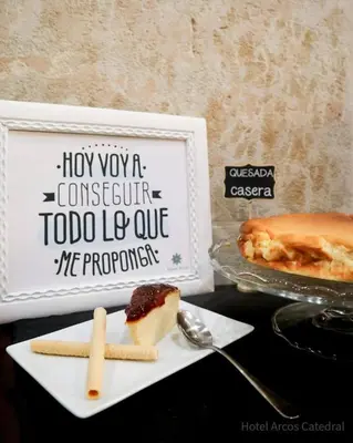 Comida en o cerca de este hotel