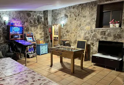 Una televisión o centro de entretenimiento en Casa Rural Juanín - Alojamiento Turístico Gold