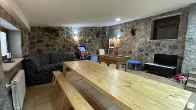 Una televisión o centro de entretenimiento en Casa Rural Juanín - Alojamiento Turístico Gold