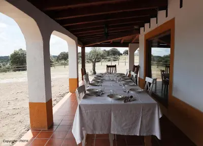 Un restaurante o sitio para comer en Eco-Lodge en la Reserva Privada Campanarios de Azaba - Proyecto de Conservación