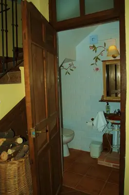 Un baño de Las Cuatro Calles