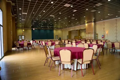 Un restaurante o sitio para comer en Hotel Romero Merida