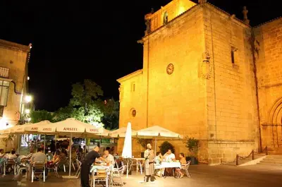 Un restaurante o sitio para comer en Hotel Iberia Plaza América