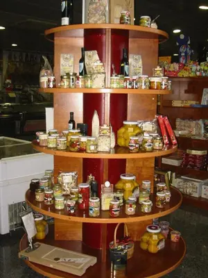 Comida en o cerca de este hotel