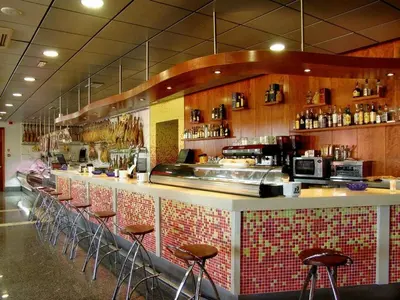El salón o zona de bar de Complejo El Carrascal