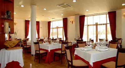 Un restaurante o sitio para comer en Complejo El Carrascal