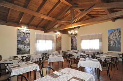 Un restaurante o sitio para comer en Hotel Ciudad de Plasencia