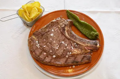 Comida en o cerca de este hotel