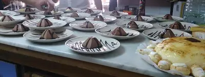 Comida en o cerca de este hotel