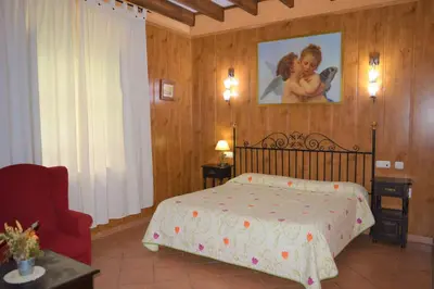 Cama o camas de una habitación en Hospedium Hotel Rural Soterraña