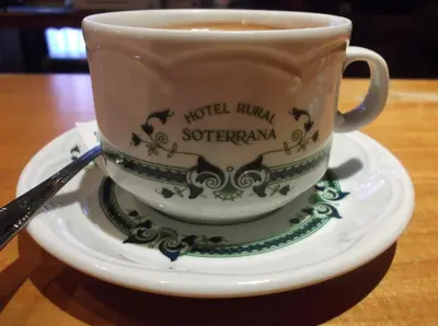 Utensilios para hacer té y café en Hospedium Hotel Rural Soterraña