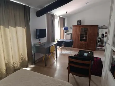 Una televisión o centro de entretenimiento en Casa Batalla