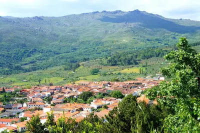 Vista general de una montaña o vista desde the country house