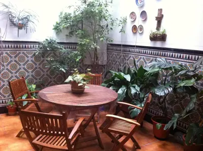 Jardín al aire libre en Hostal Senero