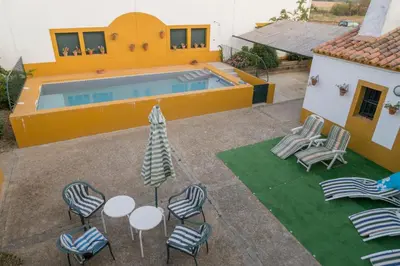Piscina en o cerca de Casa Rural Dehesa de Solana