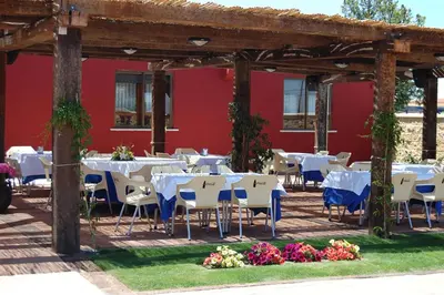 Un restaurante o sitio para comer en Hotel Cuatro Calzadas