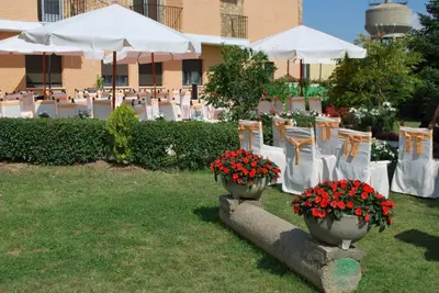 Jardín al aire libre en Hotel Cuatro Calzadas