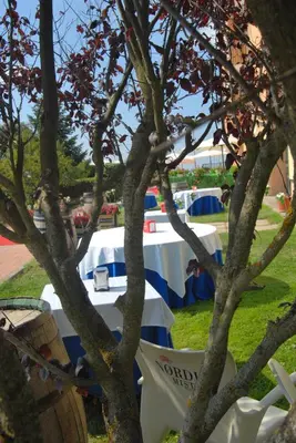 Jardín al aire libre en Hotel Cuatro Calzadas