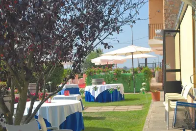 Jardín al aire libre en Hotel Cuatro Calzadas