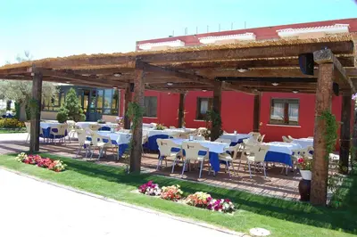 Un restaurante o sitio para comer en Hotel Cuatro Calzadas