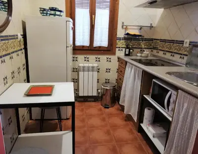 Una cocina o zona de cocina en La Solana, alojamiento y alfarería