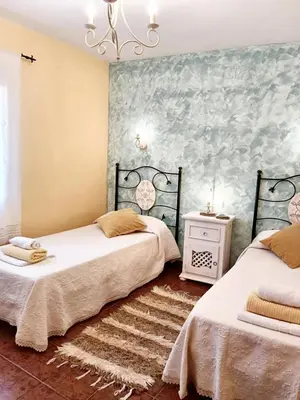 Cama o camas de una habitación en Spacious house in Cenicientos with mountain view