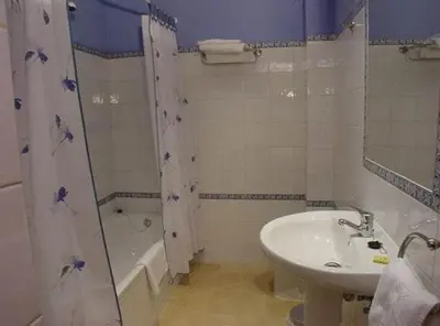 Un baño de Hostal Emilia