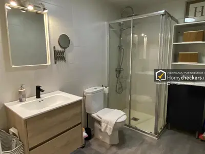 Un baño de HomyAT JULIUS