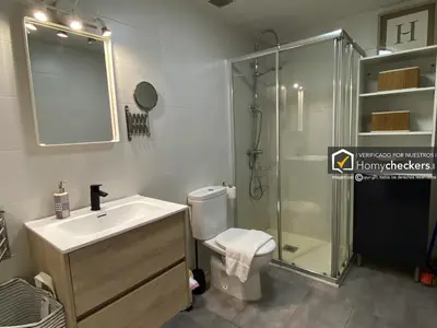 Un baño de HomyAT JULIUS