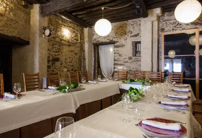 Un restaurante o sitio para comer en La Posada del Casar