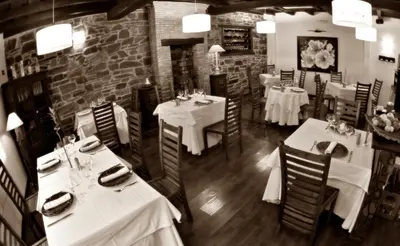 Un restaurante o sitio para comer en La Posada del Casar