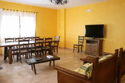 Una televisión o centro de entretenimiento en Casa Rural Las Canteras