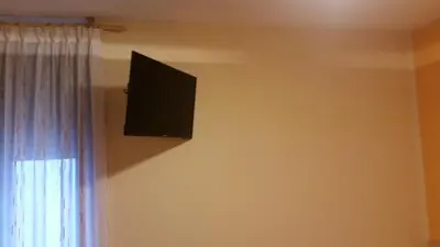 Una televisión o centro de entretenimiento en Hostal Hispanico I