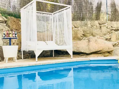 Piscina en o cerca de Casa Rural Cabeza Lobera
